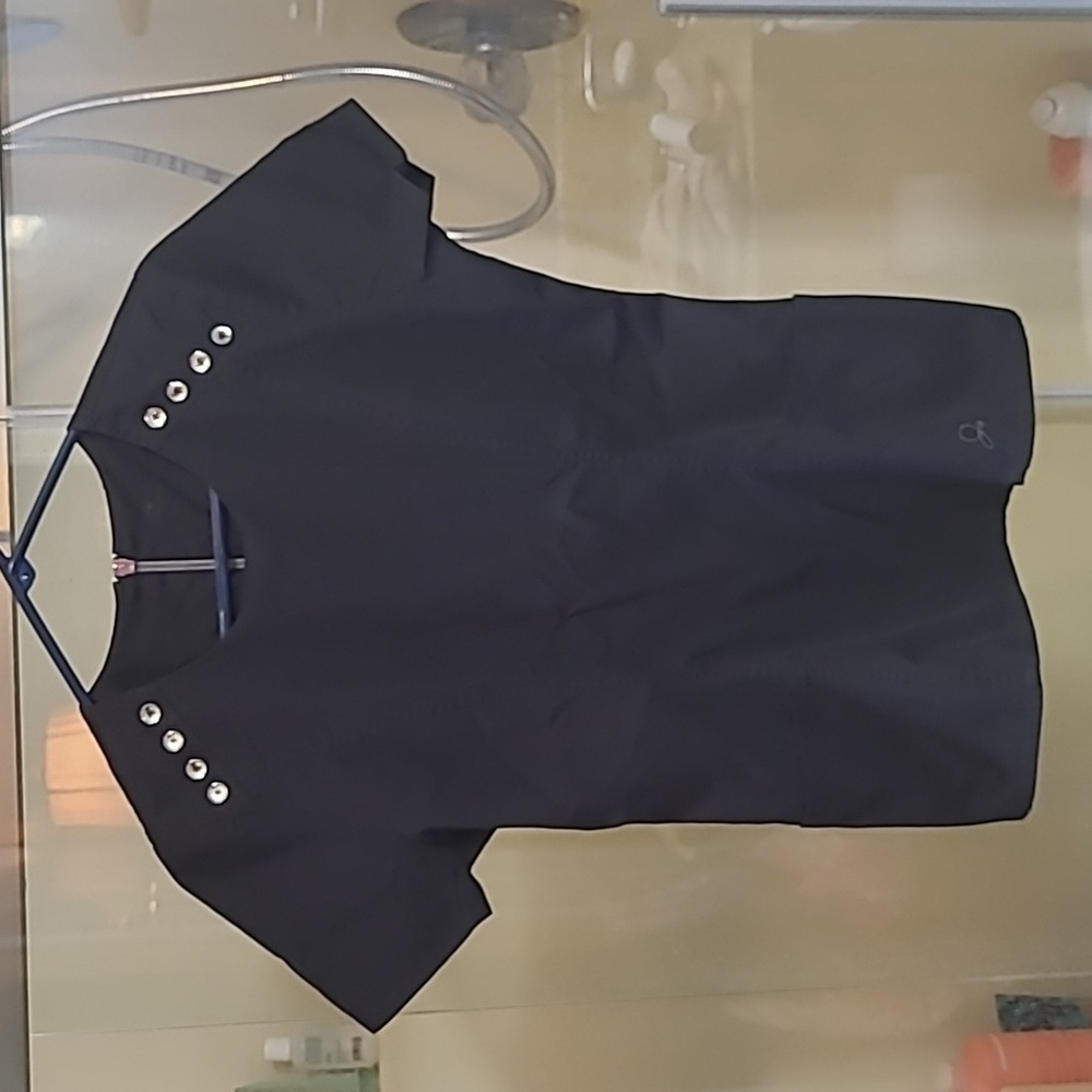 Jaanuu black scrub top
